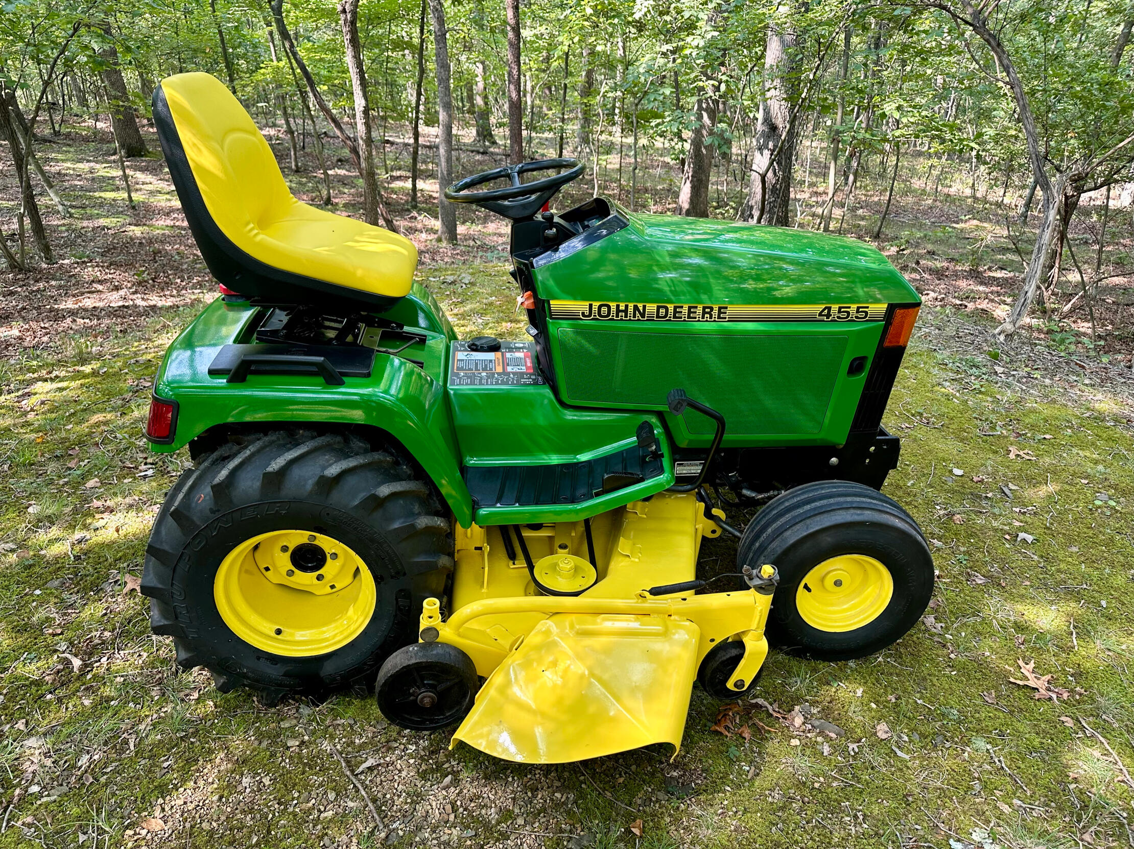 Freshly Detailed 2000 John Deere 455 Garden Tractor